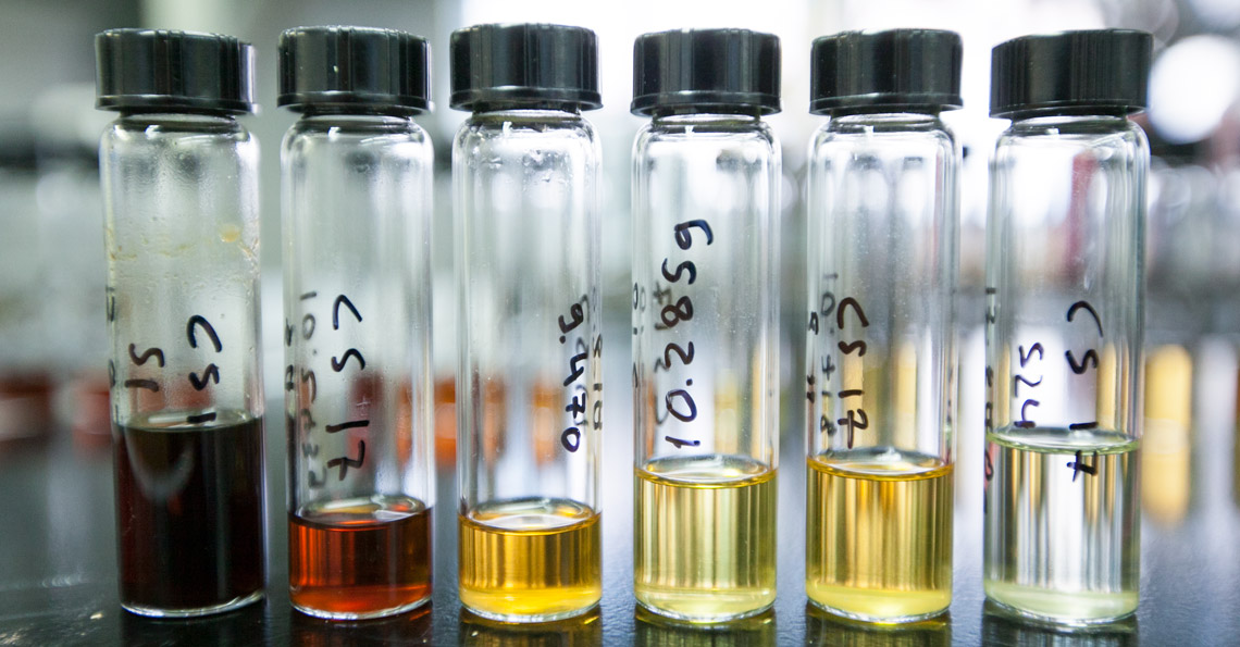 The flow-through reaction setup progressively dissolves biomass producing fractions that are rich in (from left to right) lignin monomers, hemicellulose and cellulose-derived sugars.